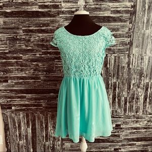 Romeo & Juliet Couture Aqua seafoam dress womens/ juniors Large VGUC